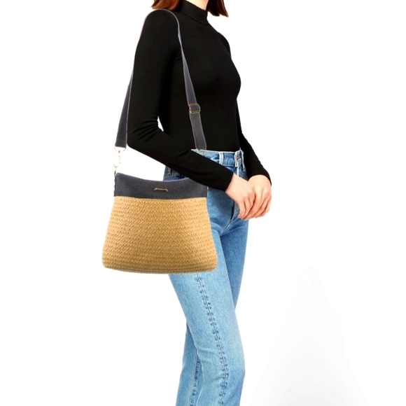 Eric Javits Handbags - ERIC JAVITS RAFFIA PURSE.